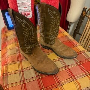 Laredo Tan Western Boots with Embroidered Design